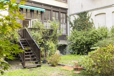 Großzügiges Wohnen im Stilaltbau mit Terrasse und verwunschenem Garten