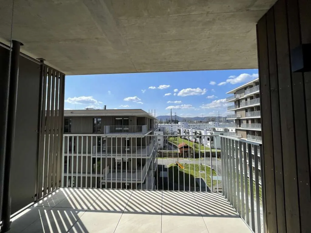 Helle 2 Zimmerwohnung mit überdachtem Balkon - Ansicht 2