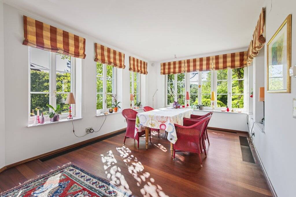 Firmensitz der besonderes Art mit Gartenlandschaft und Badeteich! Garagenstellplätze mit E-Ladestation - nur 25 min von der Innenstadt entfernt! - Ansicht 3