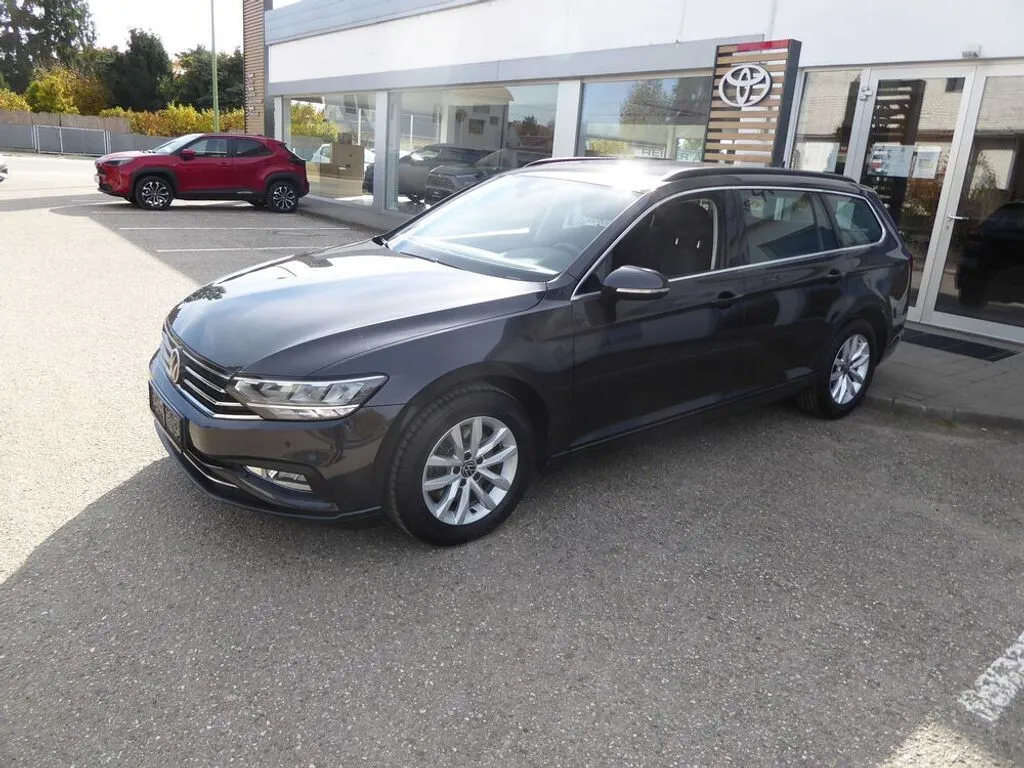 Volkswagen Passat 2022 photo 2