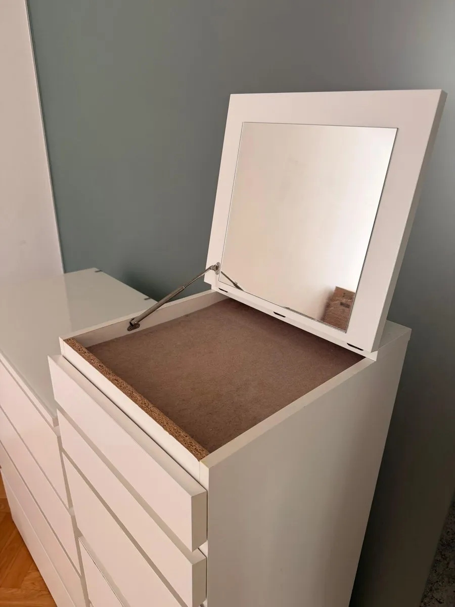IKEA MALM Kommode schmal - 6 Schubladen & Spiegel - Weiß, € 25,- (2540 Bad Vöslau)