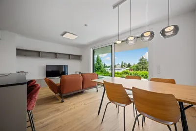 Exklusives Wohnen im Grünen - Möblierte 4-Zimmer-Wohnung mit Terrasse, Garten und Gemeinschaftspool – Bild 3