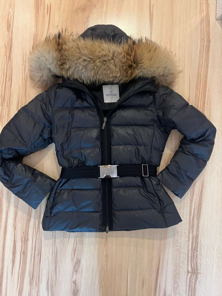 Moncler Daunenjacke mit Echtfell, Gr S deals