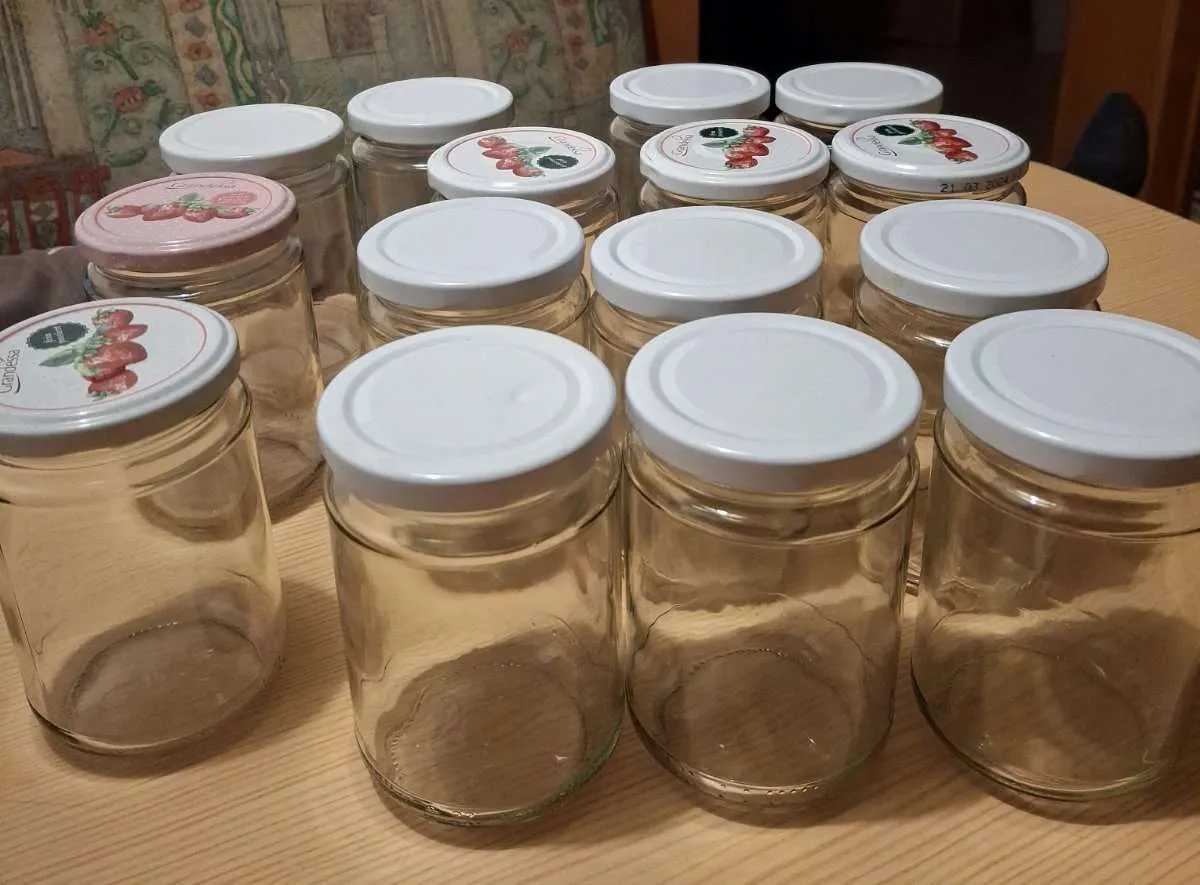 25 GLÄSER: 15 MIT SCHRAUBDECKEL + 10 Gläser offen