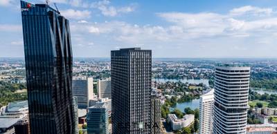 DC2 - Architektonische Klarheit trifft auf umlaufende Loggia und grenzenlosen Ausblick