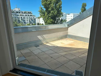 Uneinsichtige DG Wohnung mit 11m² Dachterrasse, 9. Bezirk – Bild 3