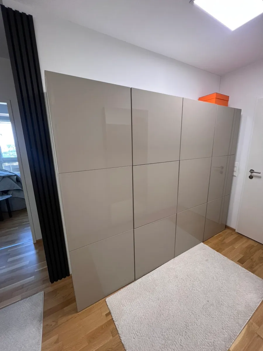 IKEA PAX Kleiderschrank / Schrank - Hochglanz Beige, € 400,- (1230 Wien)