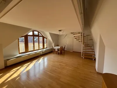 Lichtdurchflutete DG-Wohnung mit traumhafter Dachterrasse