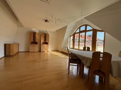Lichtdurchflutete DG-Wohnung mit traumhafter Dachterrasse – Bild 2