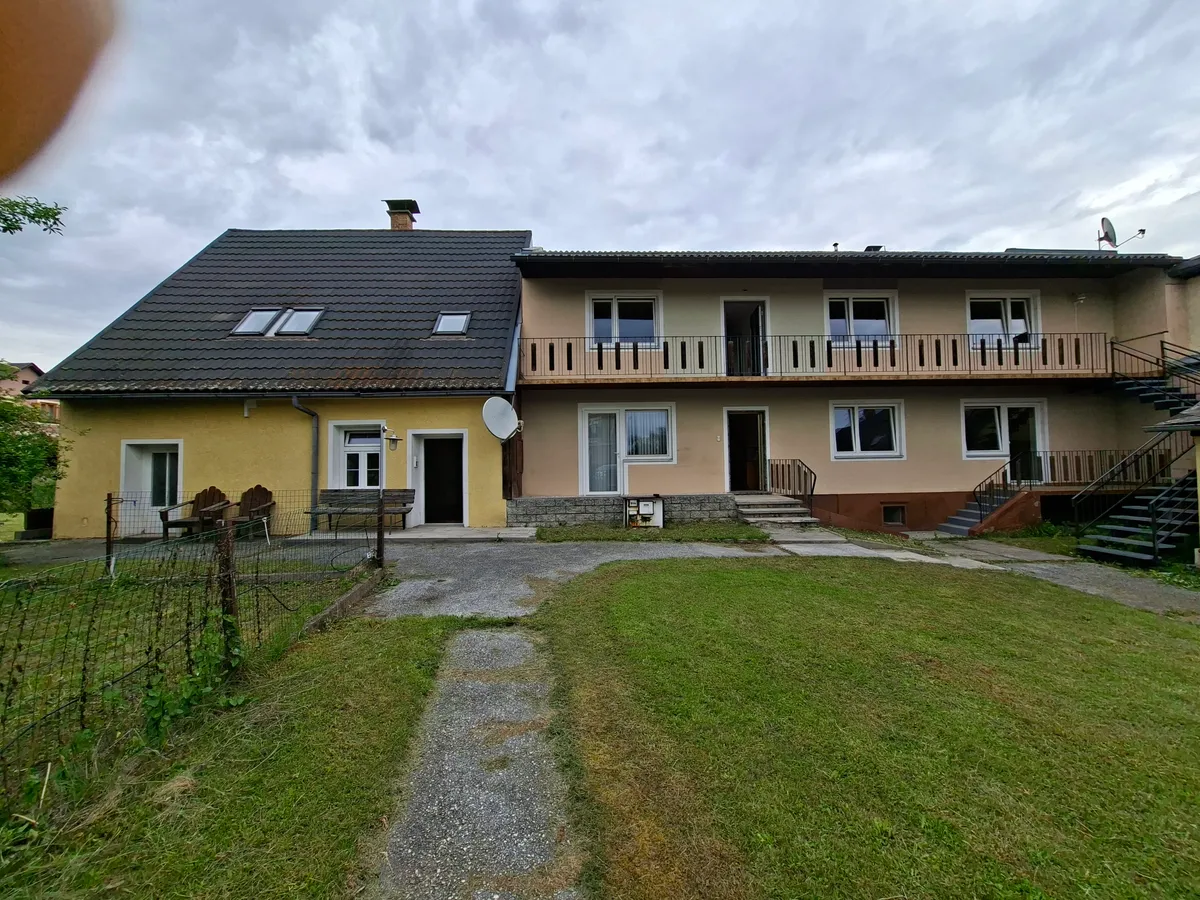 Wohnhaus mit 4 Wohneinheiten, Nebengebäude und attraktives Baulandgrundstück mit Entwicklungsmöglichkeiten im Zentrum von Köflach - Ansicht 2
