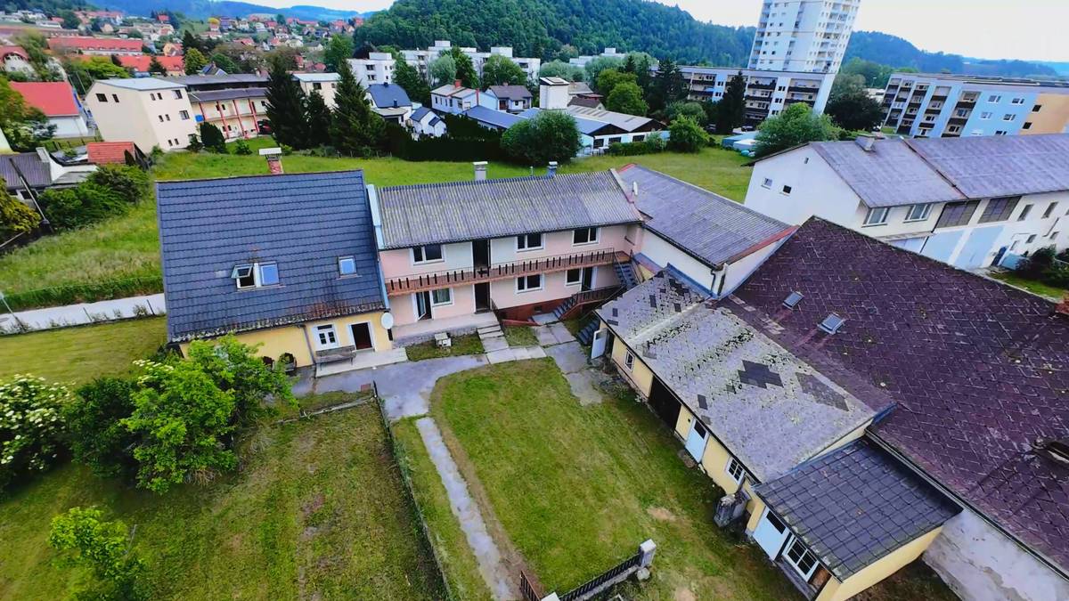 Wohnhaus mit 4 Wohneinheiten, Nebengebäude und attraktives Baulandgrundstück mit Entwicklungsmöglichkeiten im Zentrum von Köflach, Köflach