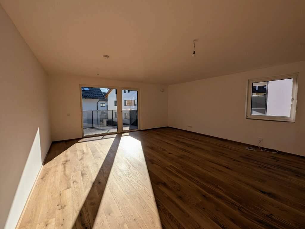 Geräumige 4 Zimmer Erstbezugs-Wohnung mit Balkon im Ortszentrum von Hallwang! - Ansicht 2