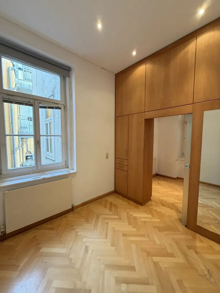 Hell, viele Fenster und idealer Grundriss für 2 Personen - Ansicht 3