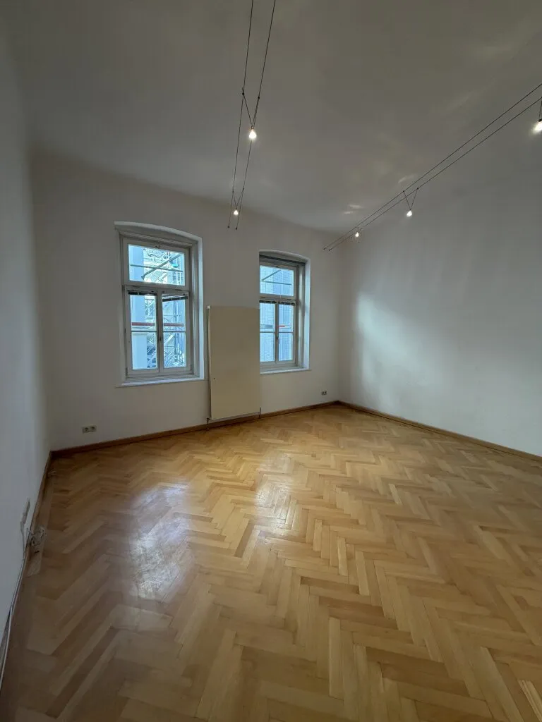 Hell, viele Fenster und idealer Grundriss für 2 Personen - Ansicht 2
