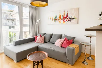 Lichtdurchflutete, zentrale, vollmöblierte 3-Zimmer-Wohnung in ruhiger Innenhoflage – Bild 2