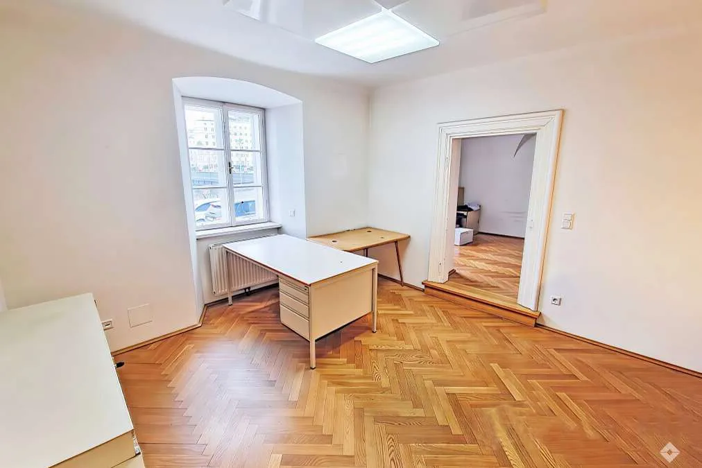 Altbau-Büro mit barrierefreiem Aufzug in der Salzburger Altstadt - Ansicht 2