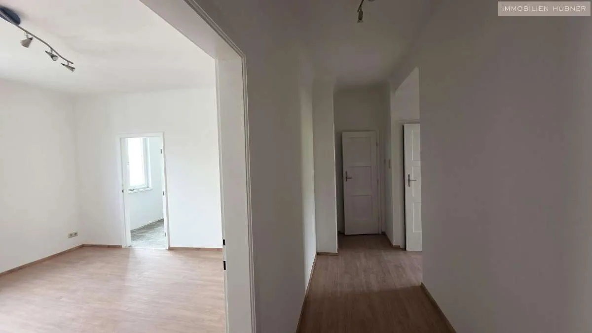 Achtung Sportbegeisterte! 4. OG OHNE LIFT - Sanierungsbedürftige 2 Zimmer Wohnung in S-Bahn-Nähe - Ansicht 2