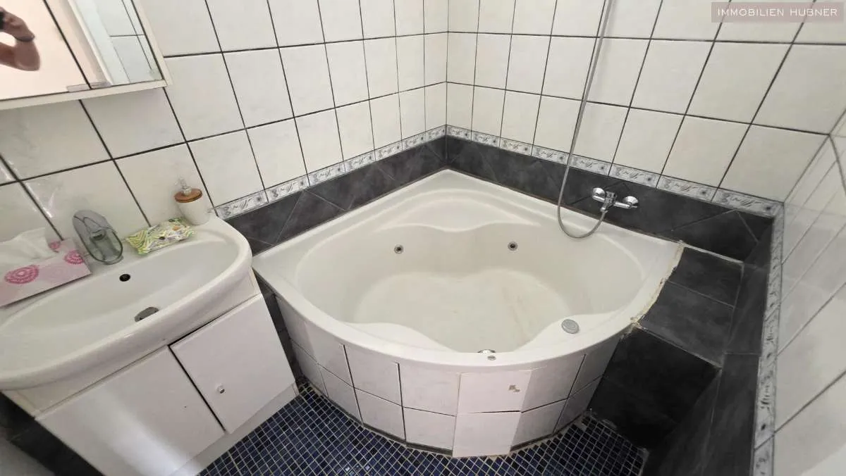 Achtung Sportbegeisterte! 4. OG OHNE LIFT - Sanierungsbedürftige 2 Zimmer Wohnung in S-Bahn-Nähe - Ansicht 3