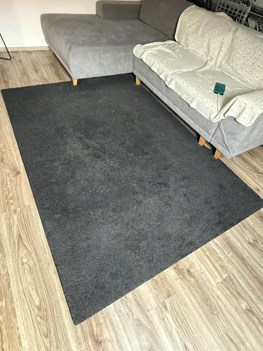 Schwarzer Teppich von IKEA, € 25,- (1180 Wien)