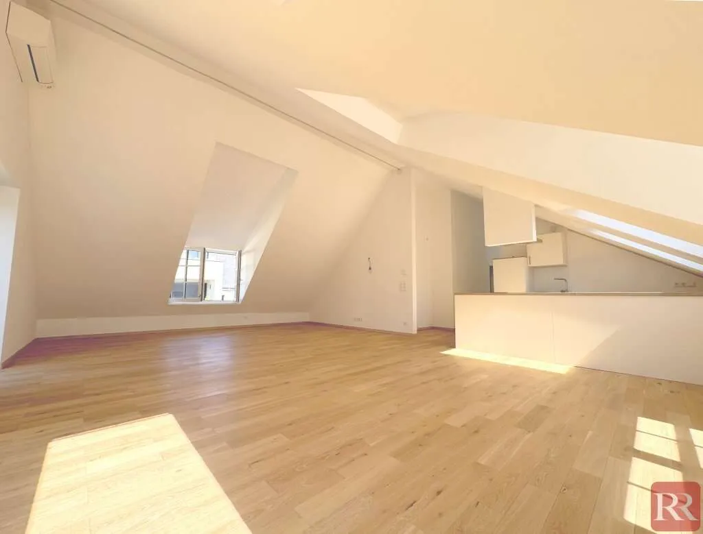 Moderne Dachgeschosswohnung mit hochwertiger Ausstattung und zentraler Lage – pohled 3
