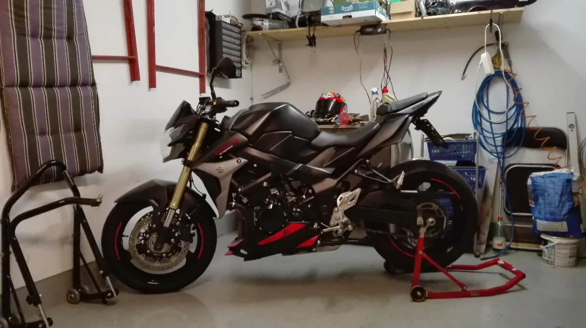 Suzuki GSR