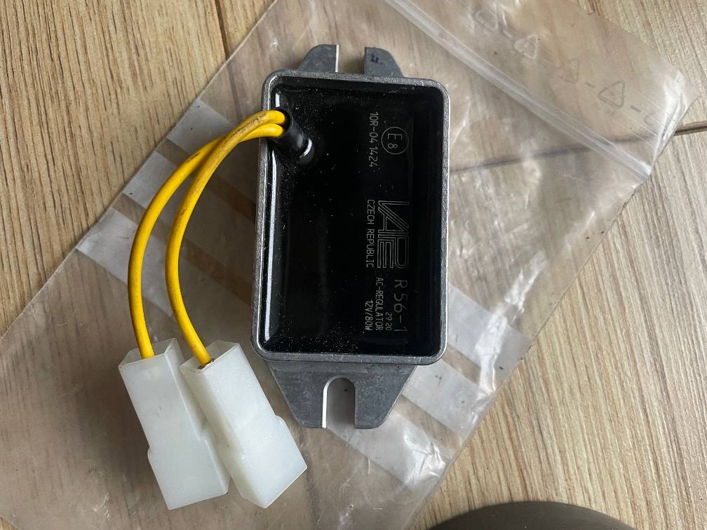 Vespa V50 Sip Vape Polrad und Spannungsregler,  50,- (4810 Altmnster) -  willhaben