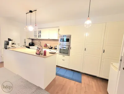 4 ZiMMER BALKONWOHNUNG MIT PERFEKTER INFRASTRUKTUR INKL.GARAGE, HEIZ-und WARMWASSERKOSTEN – Bild 2