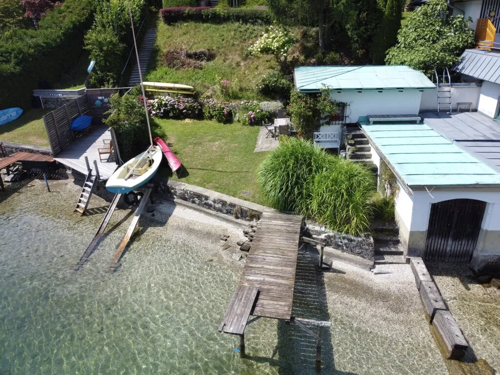 EXKLUSIVES SEEGRUNDSTÜCK MIT BADESTEG, KLEINEM BOOTSHAUS UND BADEHÄUSCHEN! - Ansicht 3