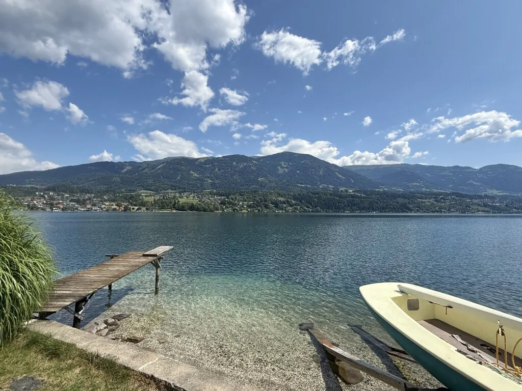 EXKLUSIVES SEEGRUNDSTÜCK MIT BADESTEG, KLEINEM BOOTSHAUS UND BADEHÄUSCHEN! - Ansicht 2