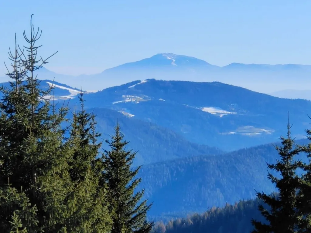 Kärnten: Hochrindl-Nähe Turracher Höhe: Schneesicherheit auf über 1600 Meter! Zweitwohnsitz! Erstbezug! Honorarfrei für Käufer: innen! - Ansicht 3