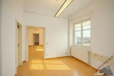 6-Zimmer-Gewerbeimmobilie mieten in Sankt Pölten – 63 m², € 806 – Bild 2 von 5