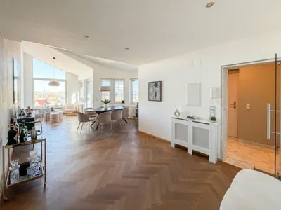 Dachgeschoß mit Blick von der Wohnebene – Bild 3