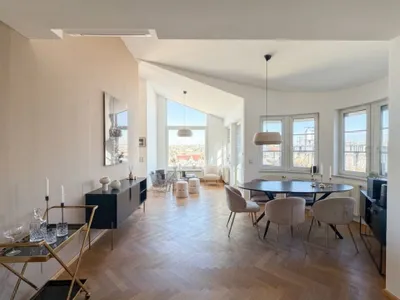 Dachgeschoß mit Blick von der Wohnebene – Bild 2
