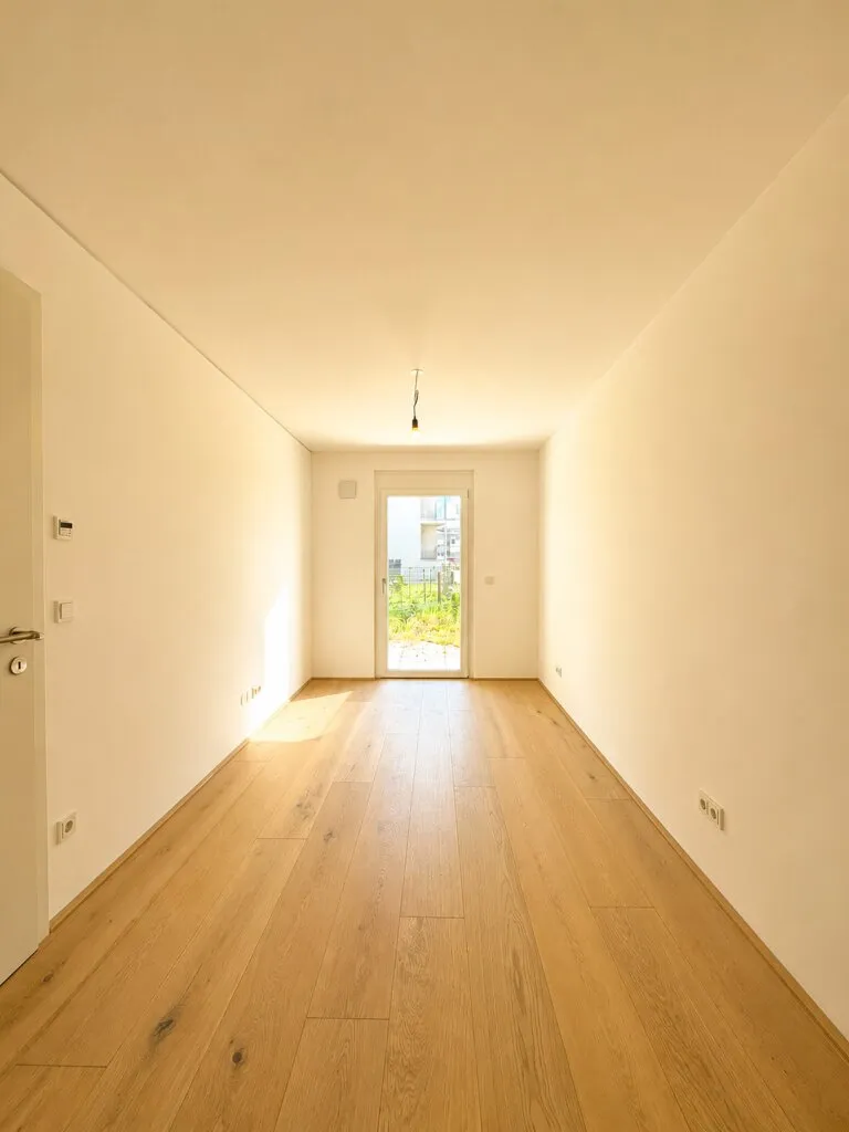 Exklusive 3-Zimmer-Gartenwohnung mit Balkon & Terrasse - Wohnen nahe der Donau – pohled 2