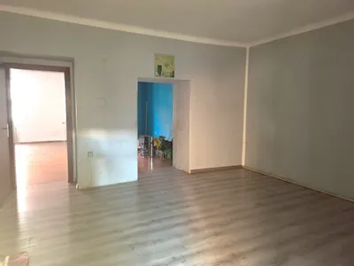 3-Zimmer-Wohnung kaufen in Leoben – 64,2 m², € 70.000 – Bild 1 von 9