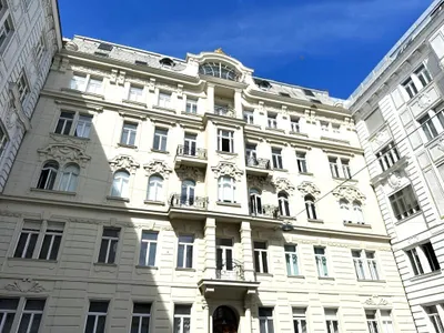 MÖLLWALDPLATZ, U1-Nähe, 133 m2 Altbau mit Loggia, 3 Zimmer, Extraküche, Wannenbad, Parketten, 1. Liftstock – Bild 3