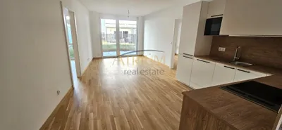 Erstbezug 3-Zi Gartenwohnung mit Terrasse, Fußbodenheizung & Einbauküche in 1220 Wien!