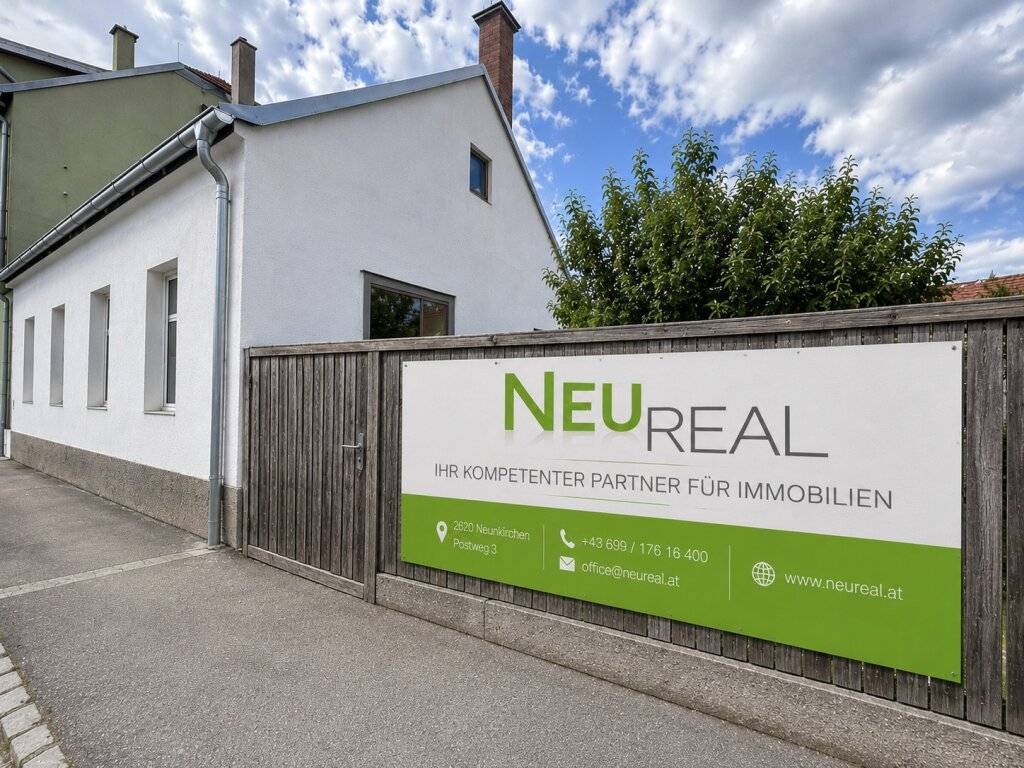 Teilsaniertes Jahrhundertwendehaus mit viel Potenzial im Herzen von Neunkirchen, Neunkirchen