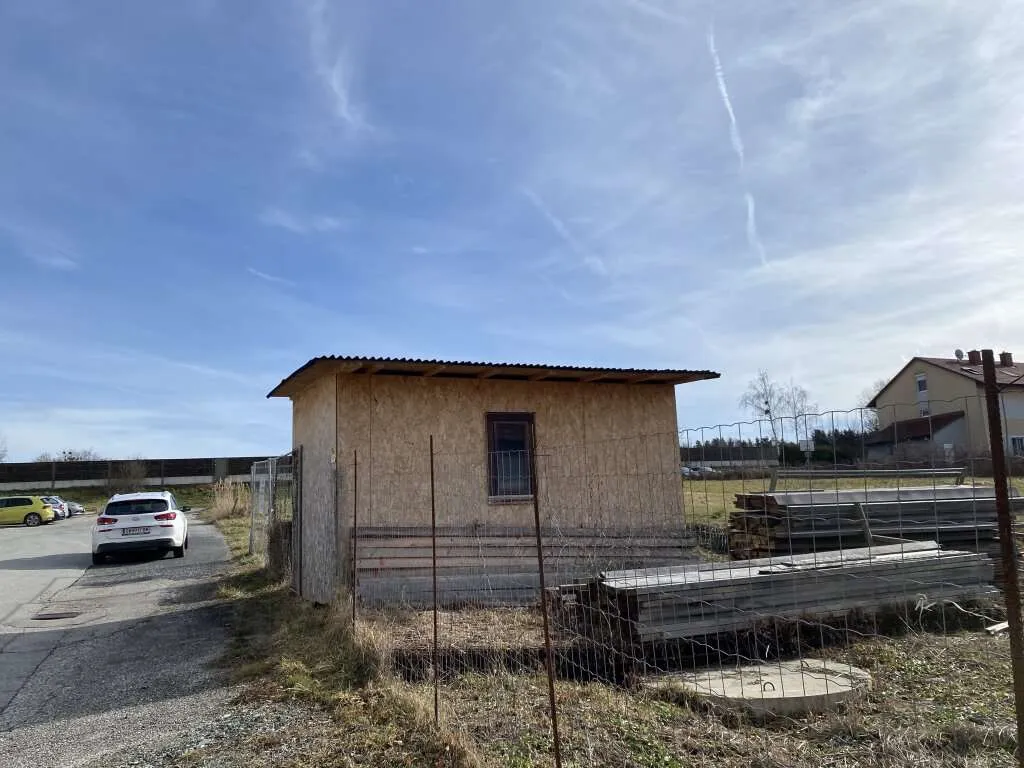 Grundstück in ruhiger , zentraler Lage mit vorhandenem Bauplan für ein Doppelhaus - Ansicht 3