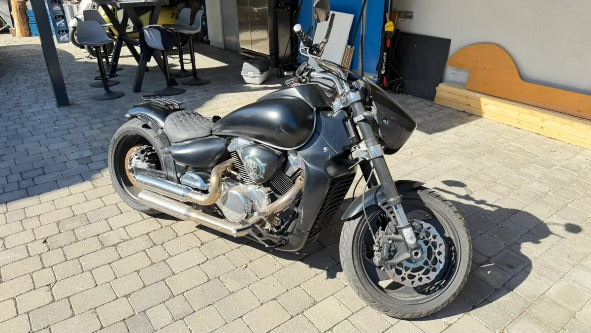 Suzuki Intruder