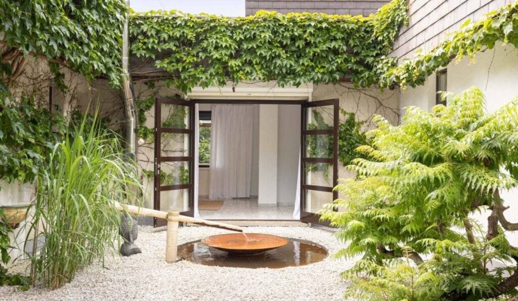Architektentraum in absoluter Ruhelage - Indoor-Pool, Schneeberg-Panorama & 3.234 m² Parkgarten - Ansicht 2