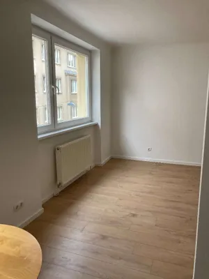 Topzustand! 2-Zimmer Wohnung mit Loggia – Bild 3