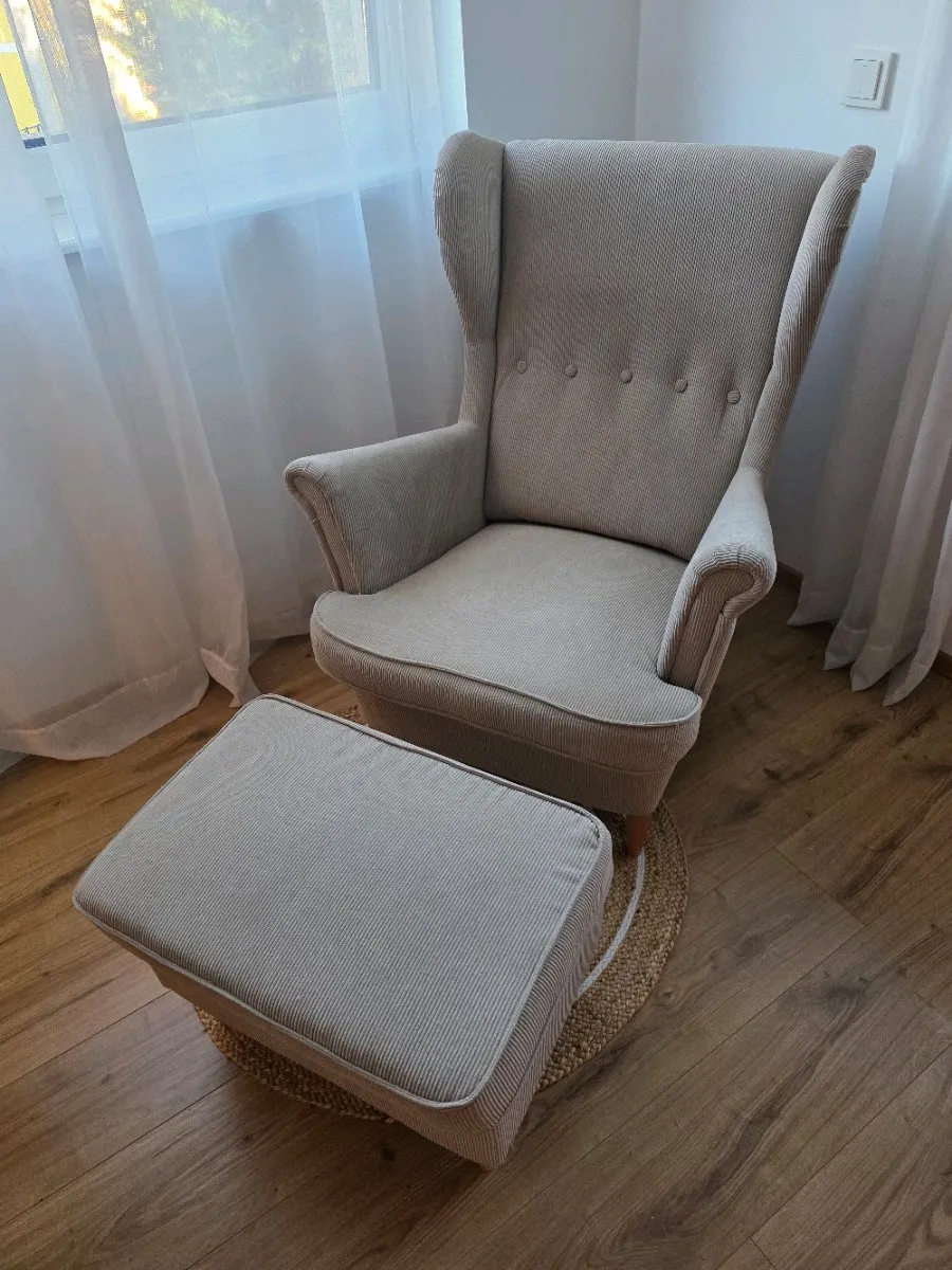 Ikea Strandmon Ohrensessel inklusive Hocker, € 230,- (4072 Alkoven)