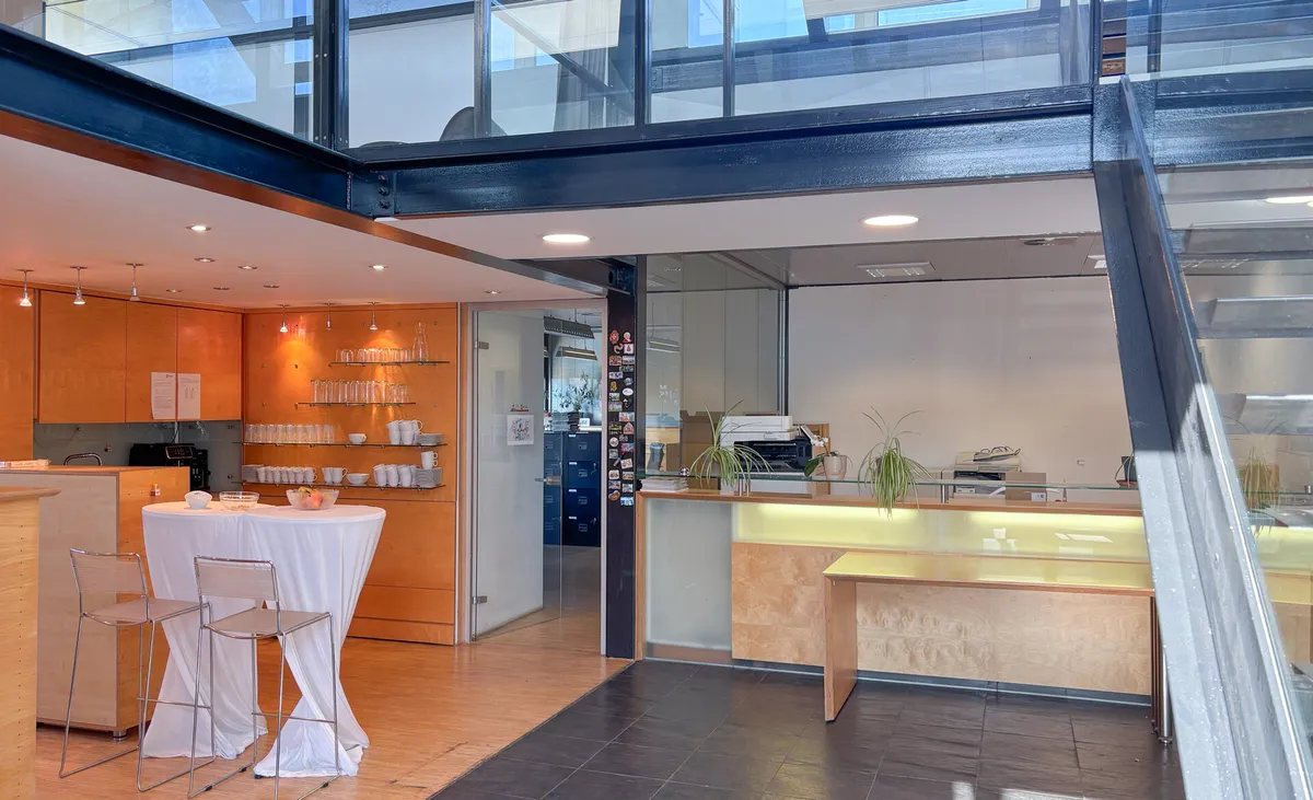 Lichtdurchflutete Büroflächen in ruhiger Lage + eigene Parkplätze vorhanden! - in 4030 Linz zu mieten - Ansicht 2