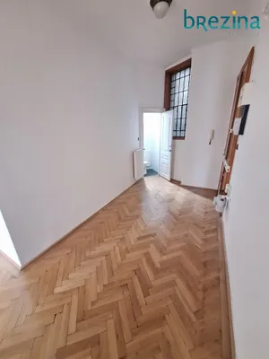 Sehr zentral gelegen - großzügig wohnen in Altbau und in ruhiger Lage unbefristet – Bild 2