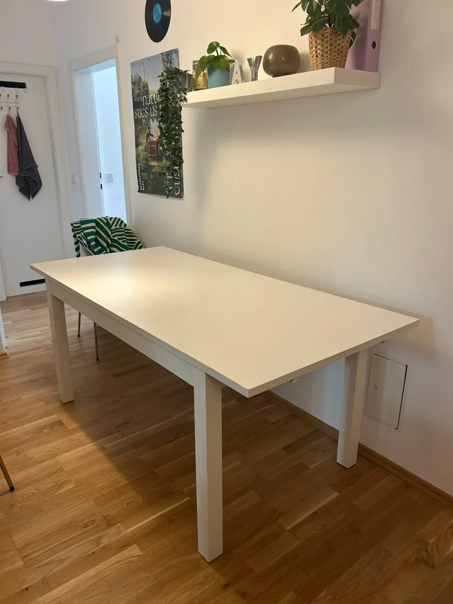 IKEA BJURSTA Esstisch ausziehbar weiß - 140/180/220 cm, € 65,- (1040 Wien)