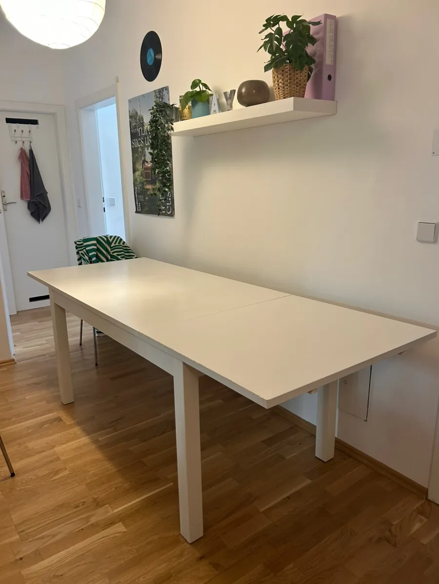 IKEA BJURSTA Esstisch ausziehbar weiß - 140/180/220 cm, € 65,- (1040 Wien)