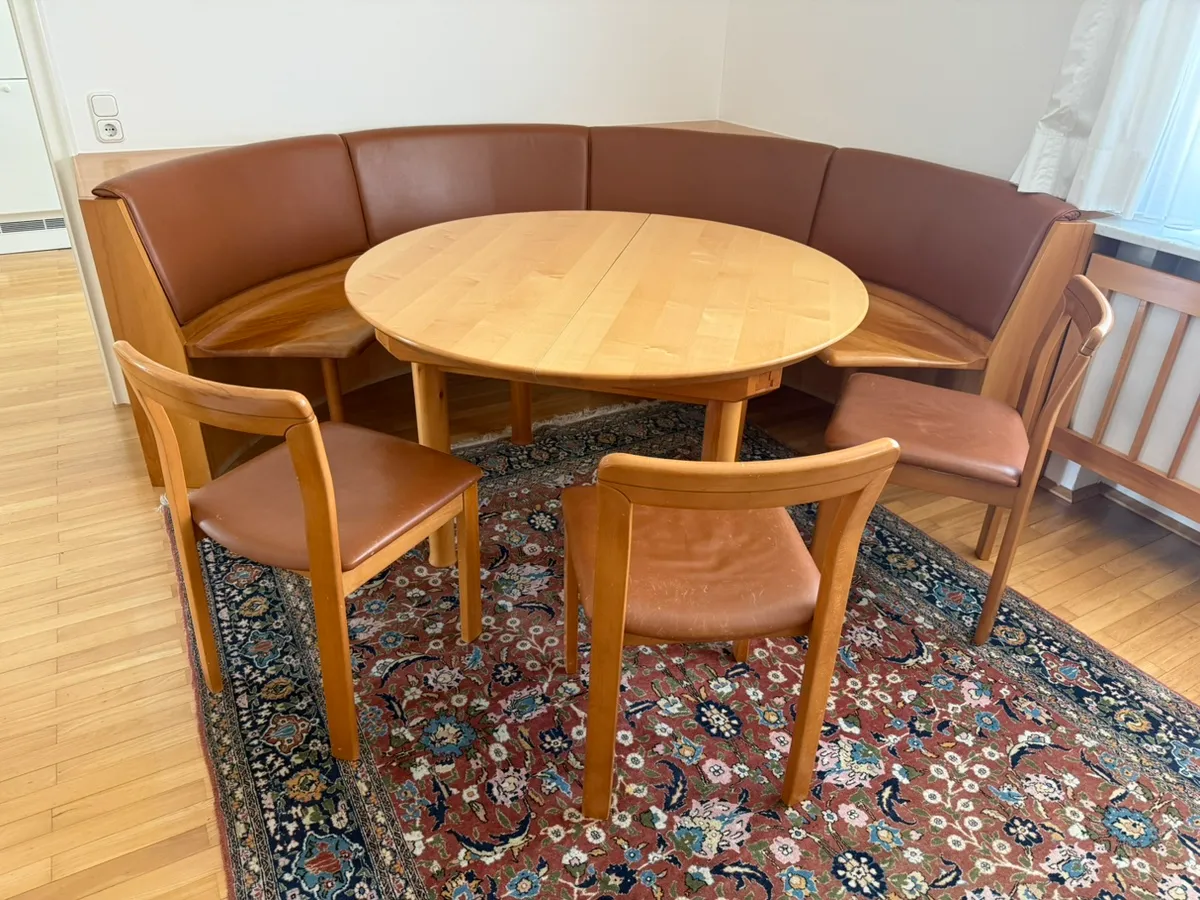 Eckbank rund mit Tisch massiv, € 200,- (4910 Ried im Innkreis)