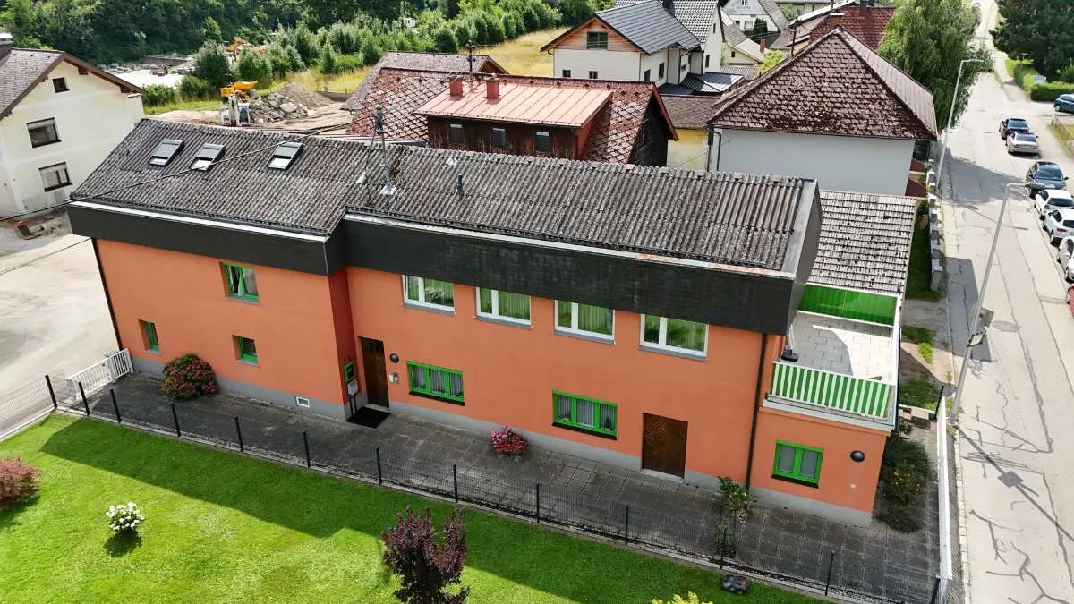 Neuer Preis! Vielseitiges Wohnhaus mit drei Einheiten in zentraler Lage von Attnang-Puchheim – pohled 2