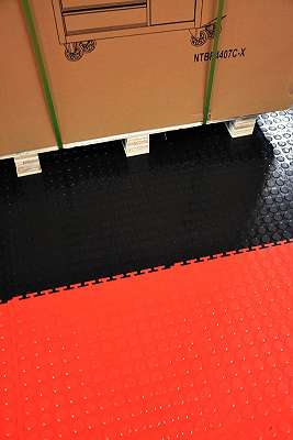 PVC Klickfliesen 500 x 500 x 6 mm. Industrieller Werkstattboden mit